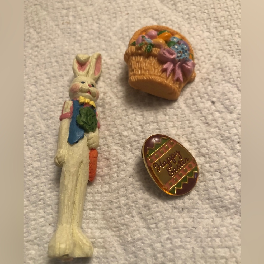 *** 4 for $15*** Brooches/Pin - 3 Easter